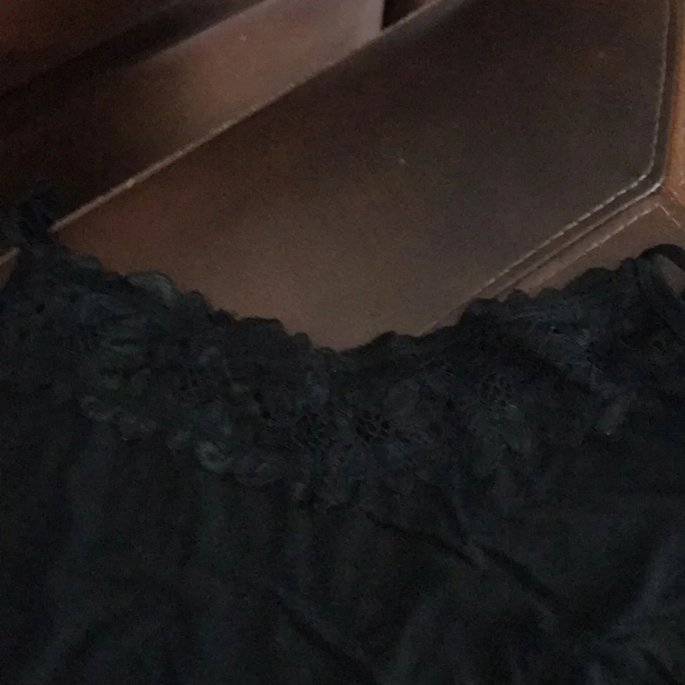 Bundle of Lace-Trimmed Cami Tank Top -Cream, Black, Sage green - Picture 5 of 6